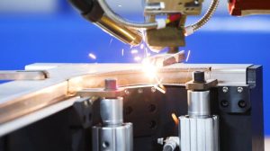The protective lens of the laser welding machine is always burned out. How to solve this problem?